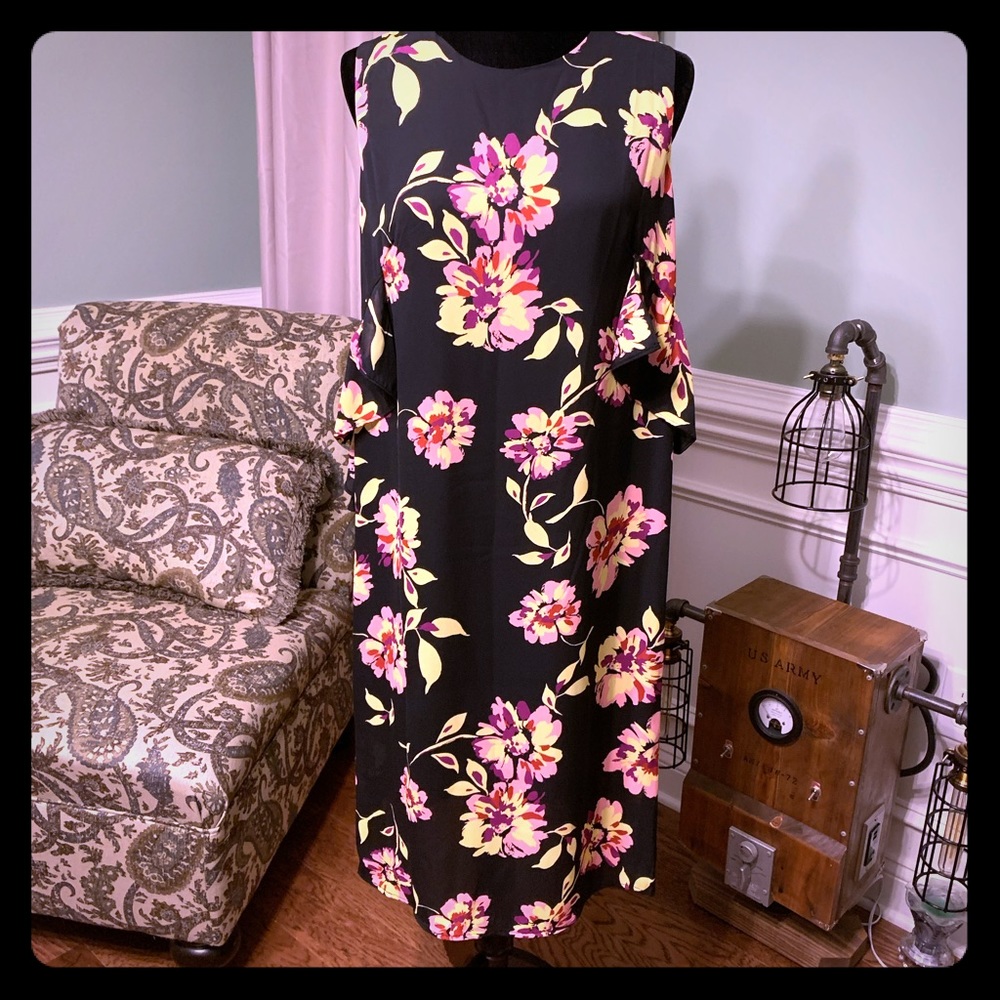 Lovely flowered dress!